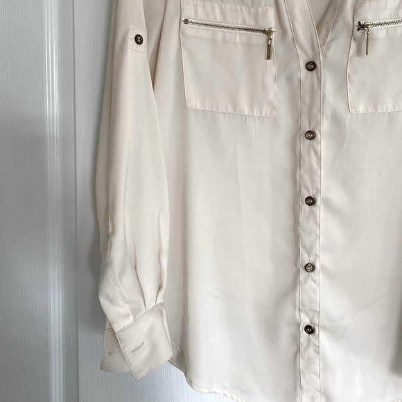2/$10 ✅ Ivory Sateen Button Up Shirt - Picture 4 of 6